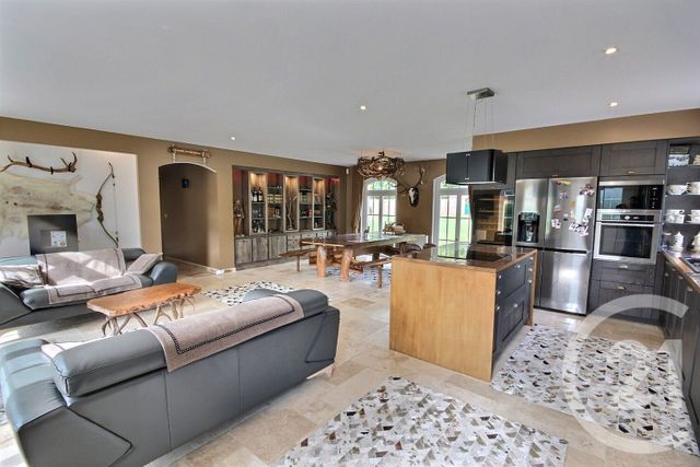 Maison à vendre - 4 pièces - 121 m2 - La Ferte St Cyr - 41 - CENTRE