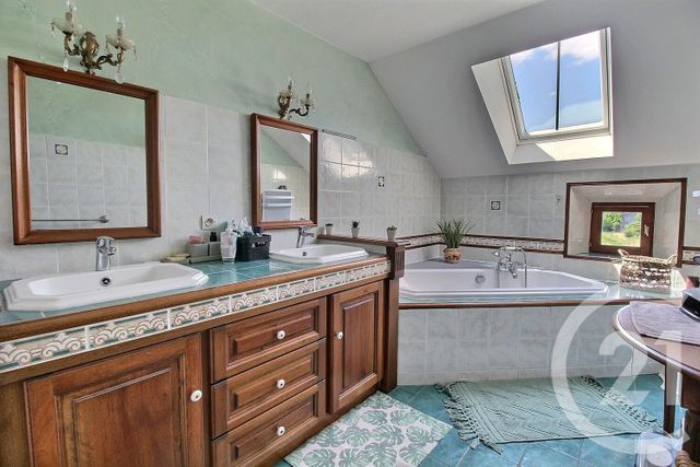 Maison à vendre - 6 pièces - 228 m2 - Ormes - 45 - CENTRE