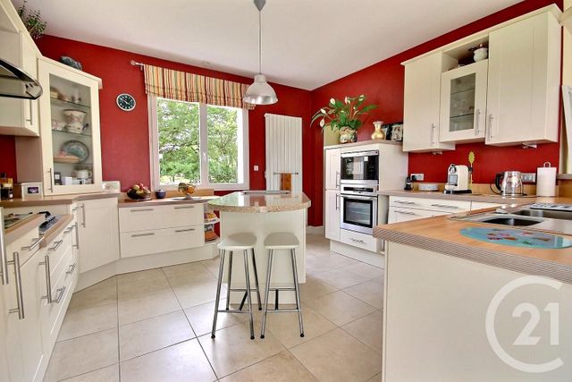 Maison à vendre - 9 pièces - 241 m2 - Veuzain Sur Loire - 41 - CENTRE