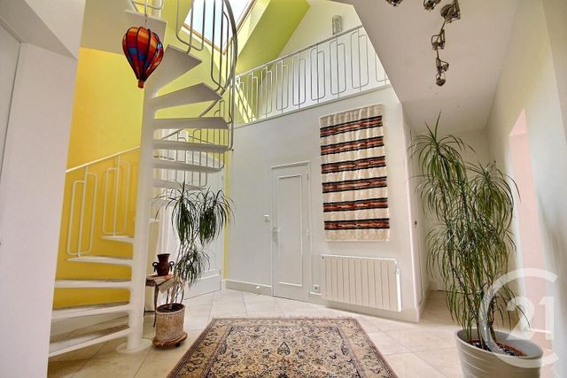 Maison à vendre - 9 pièces - 241 m2 - Veuzain Sur Loire - 41 - CENTRE