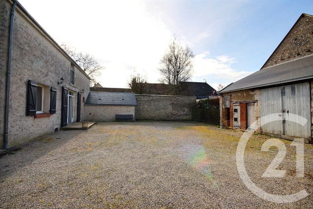 Maison &agrave; louer - 4 pi&egrave;ces - 138 m2 - La Chapelle St Martin En Plaine - 41 - CENTRE