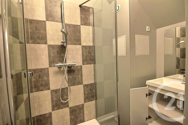 Maison &agrave; louer - 4 pi&egrave;ces - 138 m2 - La Chapelle St Martin En Plaine - 41 - CENTRE