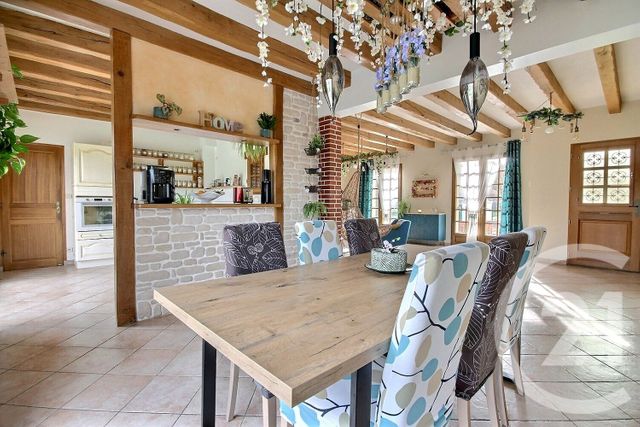 Maison à vendre - 7 pièces - 170 m2 - La Ferte St Cyr - 41 - CENTRE