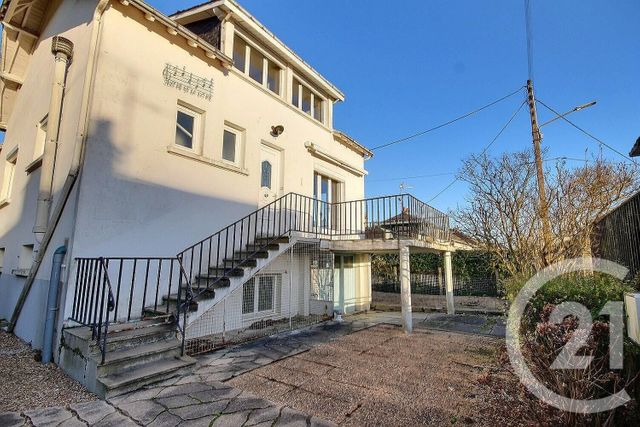 Maison à louer - 6 pièces - 162 m2 - St Amand Longpre - 41 - CENTRE