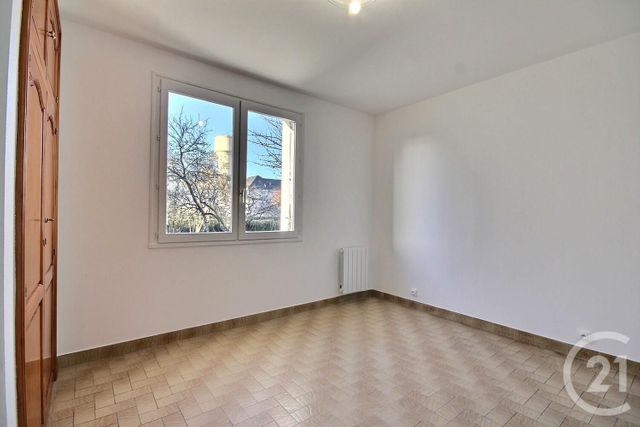 Maison à louer - 6 pièces - 162 m2 - St Amand Longpre - 41 - CENTRE