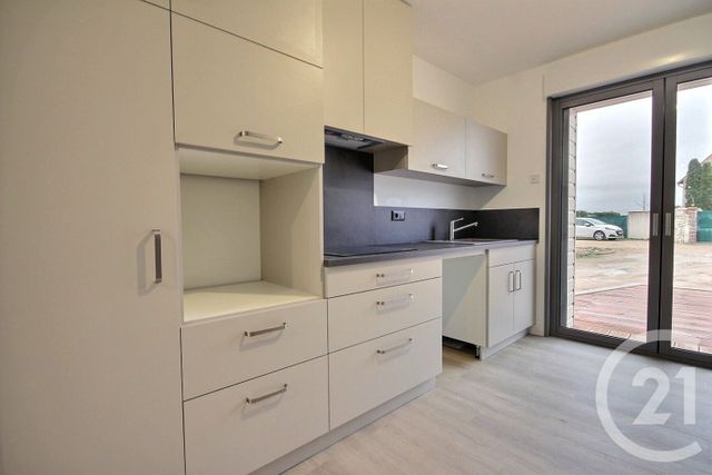 Maison à louer - 4 pièces - 110 m2 - Charsonville - 45 - CENTRE