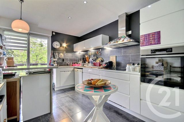 Appartement &agrave; vendre - 5 pi&egrave;ces - 99 m2 - La Chaussee St Victor - 41 - CENTRE