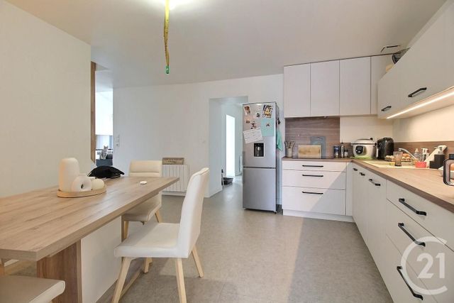 Maison &agrave; louer - 4 pi&egrave;ces - 117 m2 - Charsonville - 45 - CENTRE