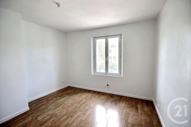 Appartement &agrave; louer - 3 pi&egrave;ces - 47,09 m2 - Ouzouer Le Marche - 41 - CENTRE